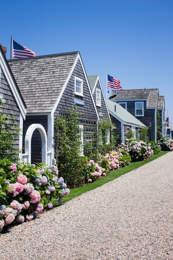 Amy havins shares her weekend plans in Nantucket and the best sales on the internet.