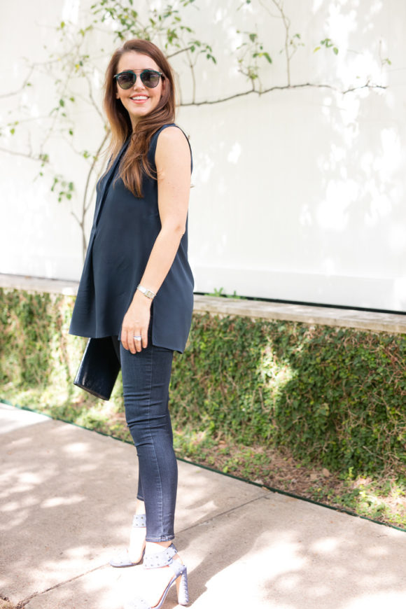 Amy havins wears a navy tunic, jeans and jimmy choo sandals.