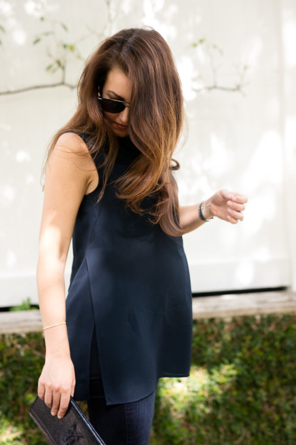 Amy havins wears a navy tunic, jeans and jimmy choo sandals.