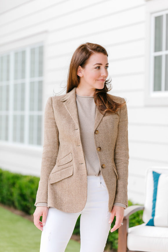 Amy havins wears a Ralph Lauren Spring outfit.